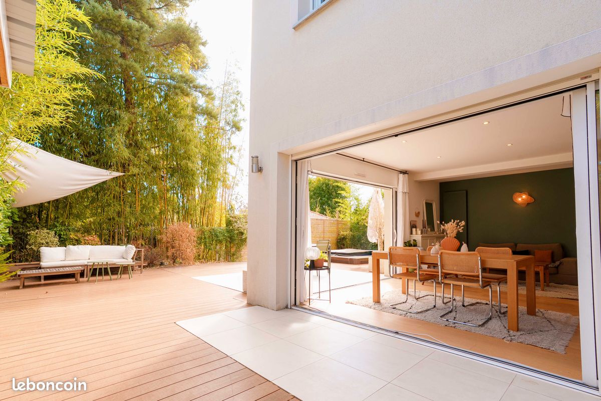 Maison 6 pièces 140 m² · à Rillieux-la-Pape · 140 m² · 590 000 €