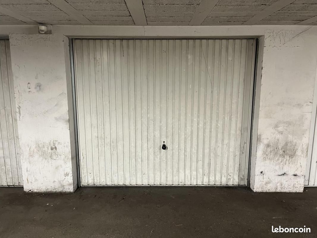Parking 15 m² · à Voiron · 15 m² · 79 €/mois