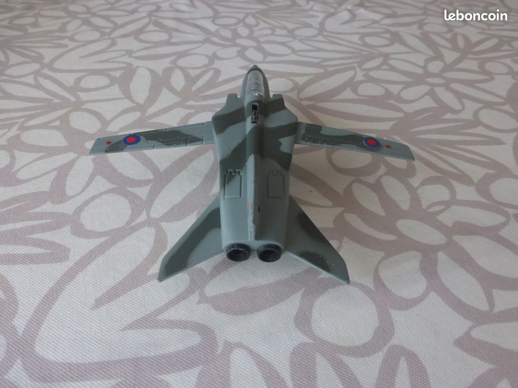 Dinky Toys avion 729 Multi Rôle Combat Aircraft (MRCA) Meccano made in GB les ailes sont a géométries variable grâce a une manette sur le fuselage (image 5)