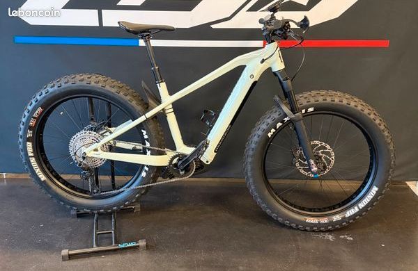 MOUSTACHE SAMEDI 26 FAT VTT électrique VTTAE 625Wh