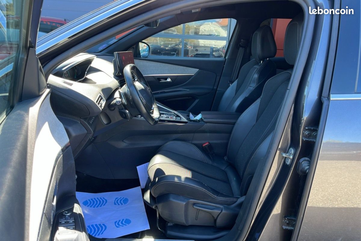 Peugeot 3008 HYBRID4 300 GT (image 6)