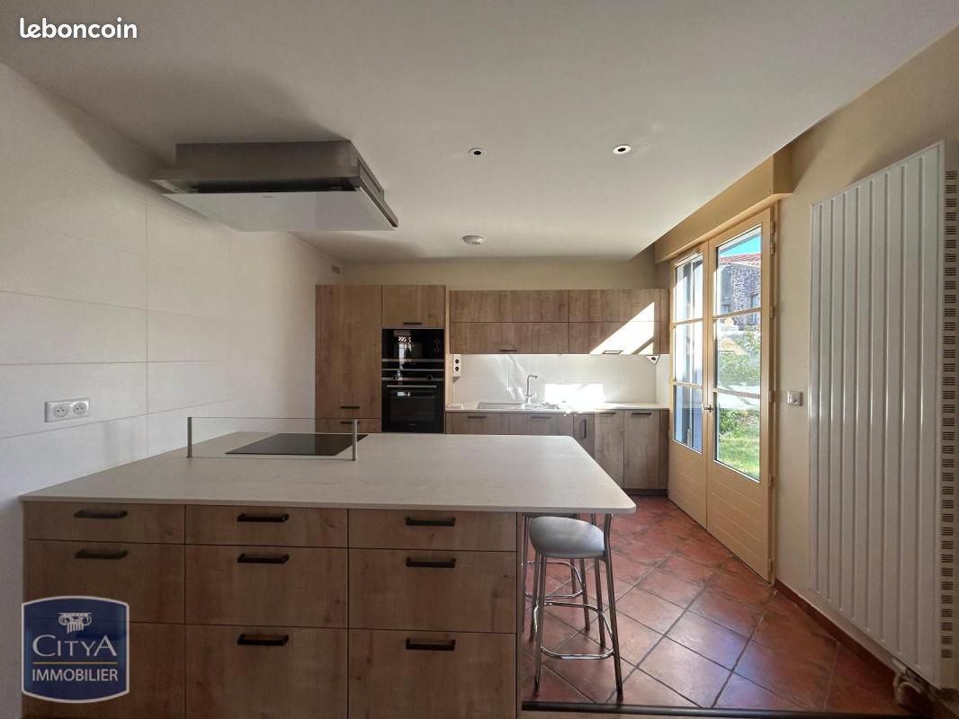 Appartement 6 pièces 151 m² · à Riom · 151 m² · 1 220 €/mois