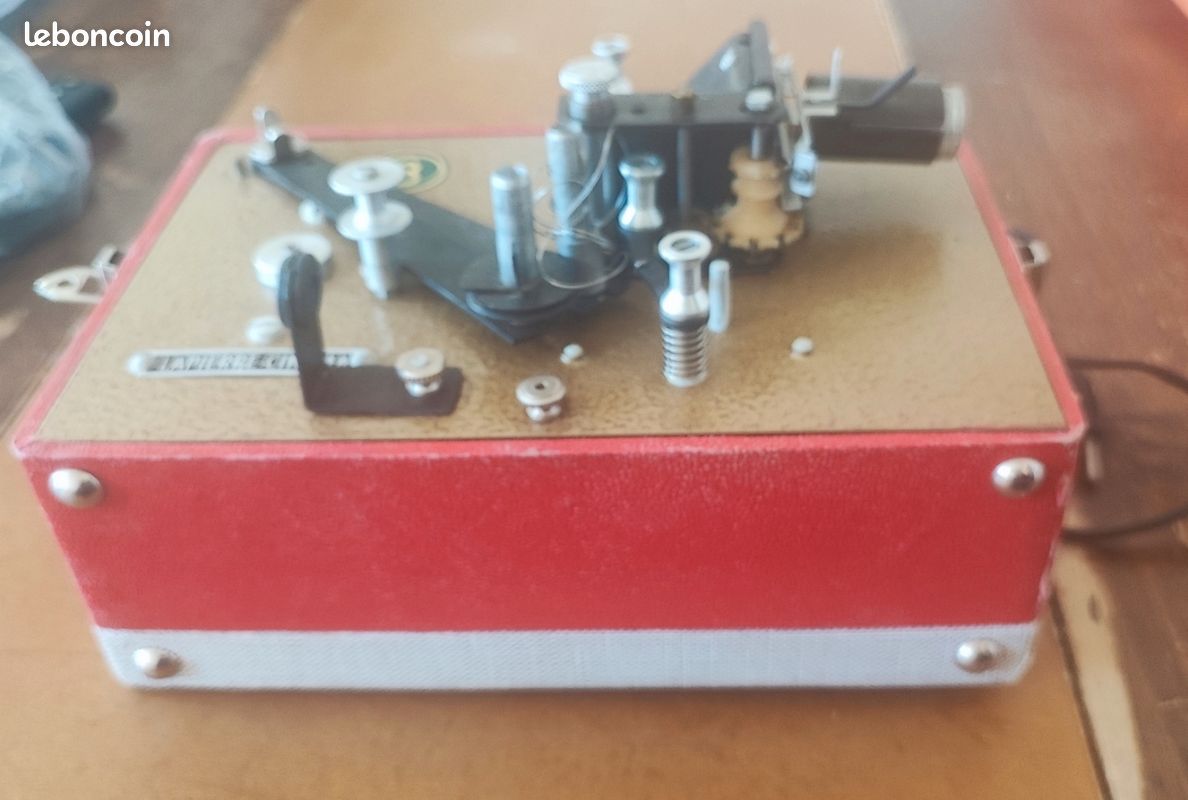 VINTAGE PROJECTEUR MINILAP Lapierre Cinema 8mm avec sa boite + 2 films EUR 30,00 - FR
