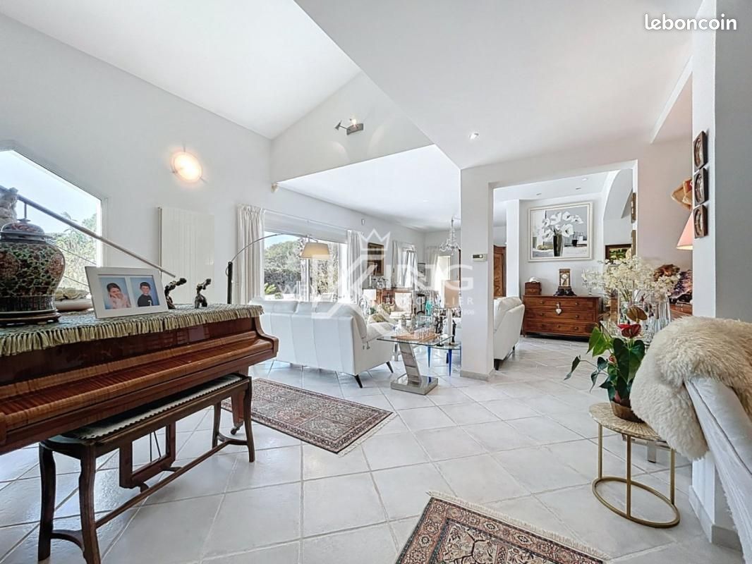 Maison 6 pièces 250 m² · à Saint-Raphaël · 250 m² · 2 150 000 €