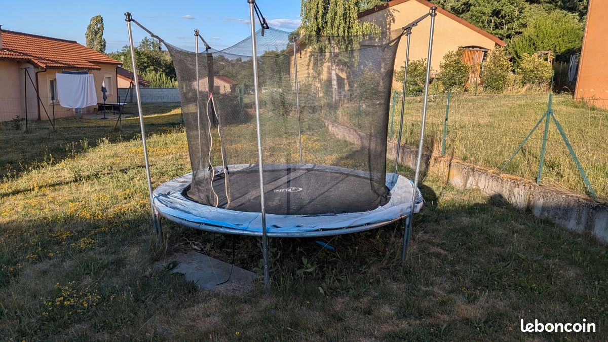 Trampoline (image 1)