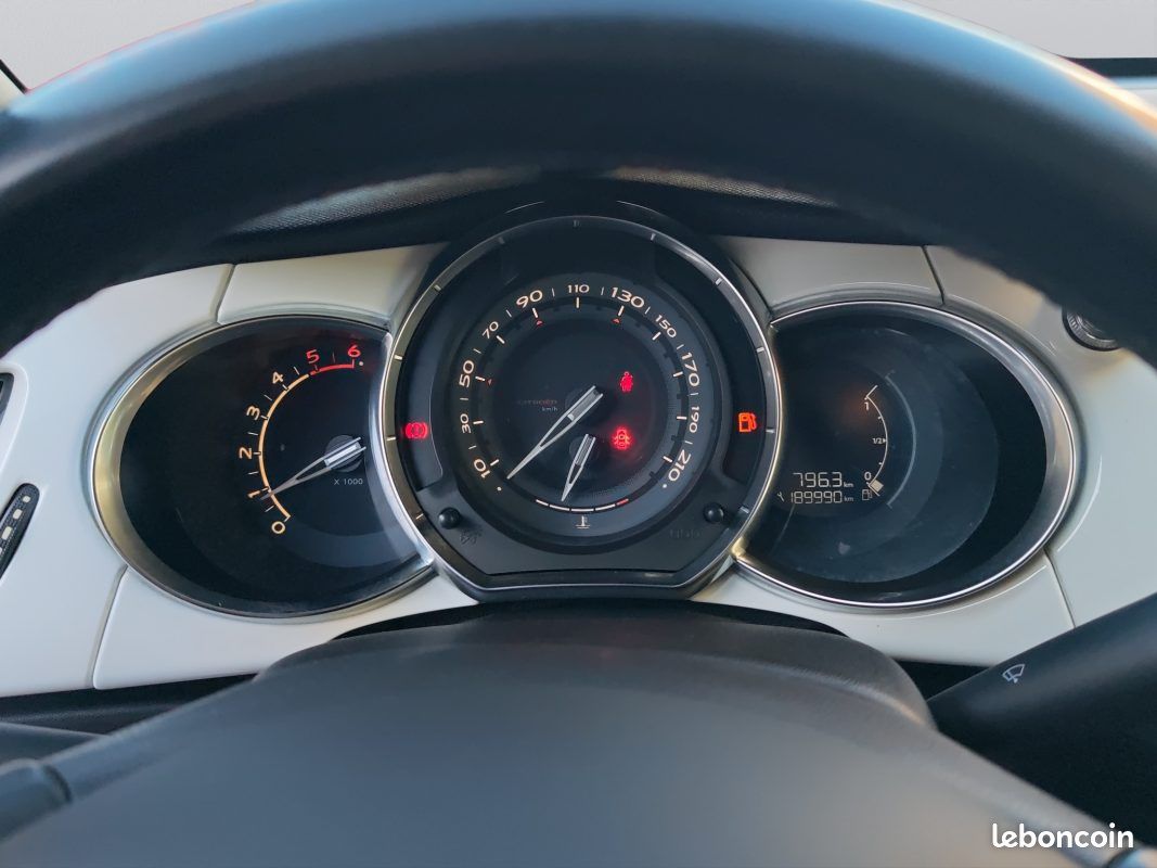Citroen ds3 1.6 e-hdi 90 airdream red edition (image 21)