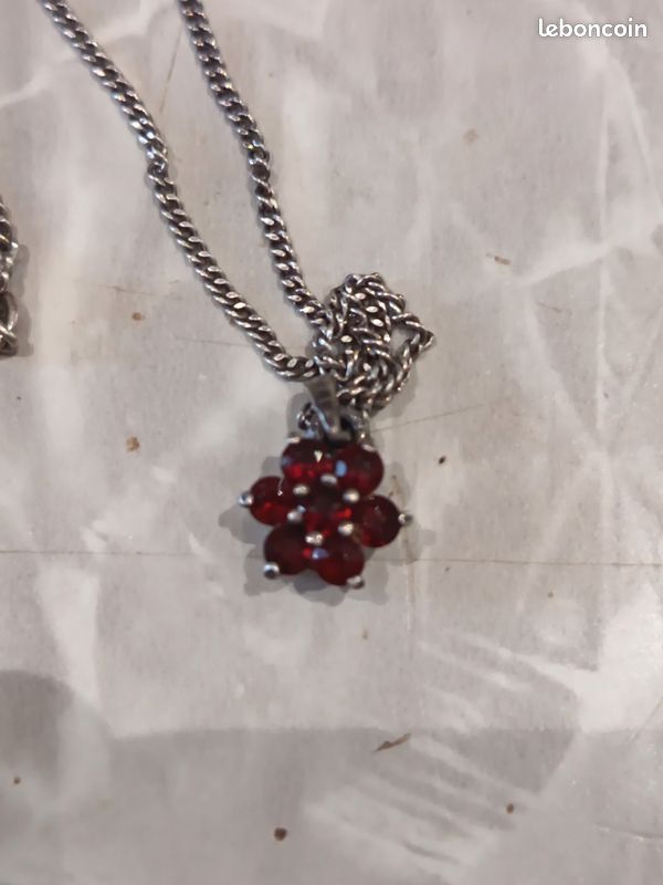 Chaine en argent avec pendentif fleur et pierre (image 2)