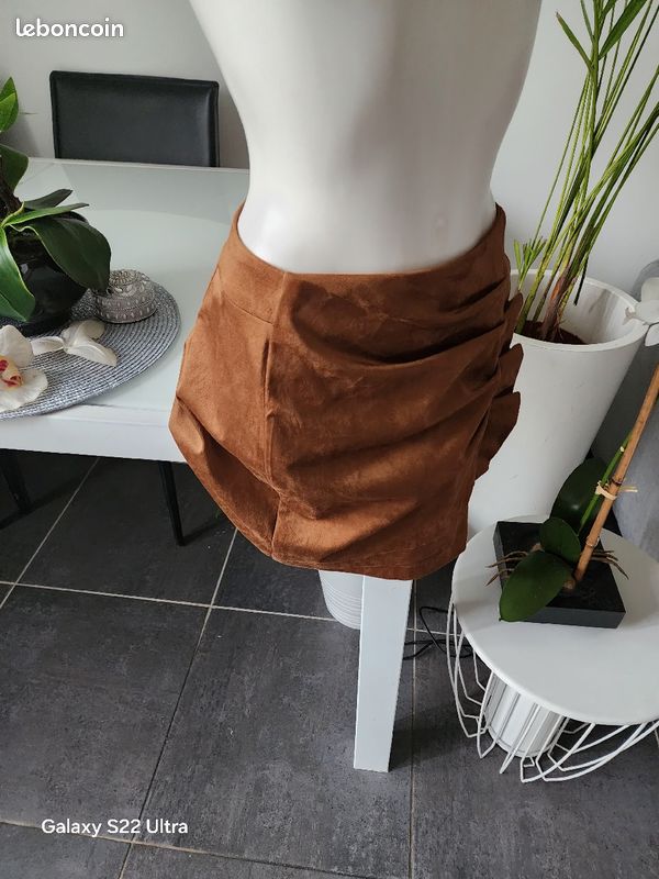 Robes Jupes Jupe Marron Camaieu Une Jupe Marron Taille 36 Marque