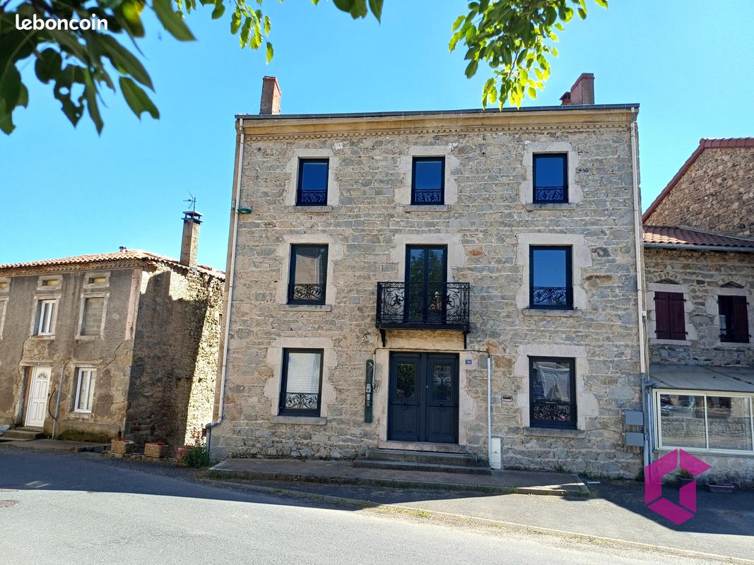 Maison 7 pièces 180 m² · à Saint-Pierre-du-Champ · 180 m² · 99 800 €