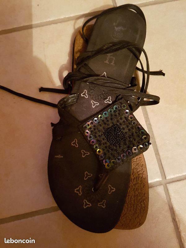 Tongs (image 1)