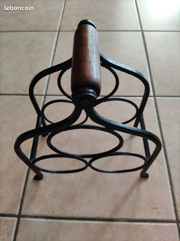 Porte bouteilles en fer forgé (image 1)