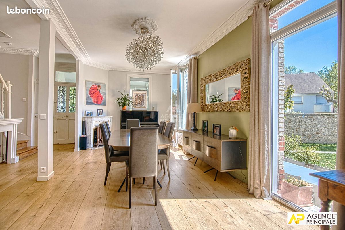 Maison 8 pièces 268 m² · à Versailles · 268 m² · 2 080 000 €