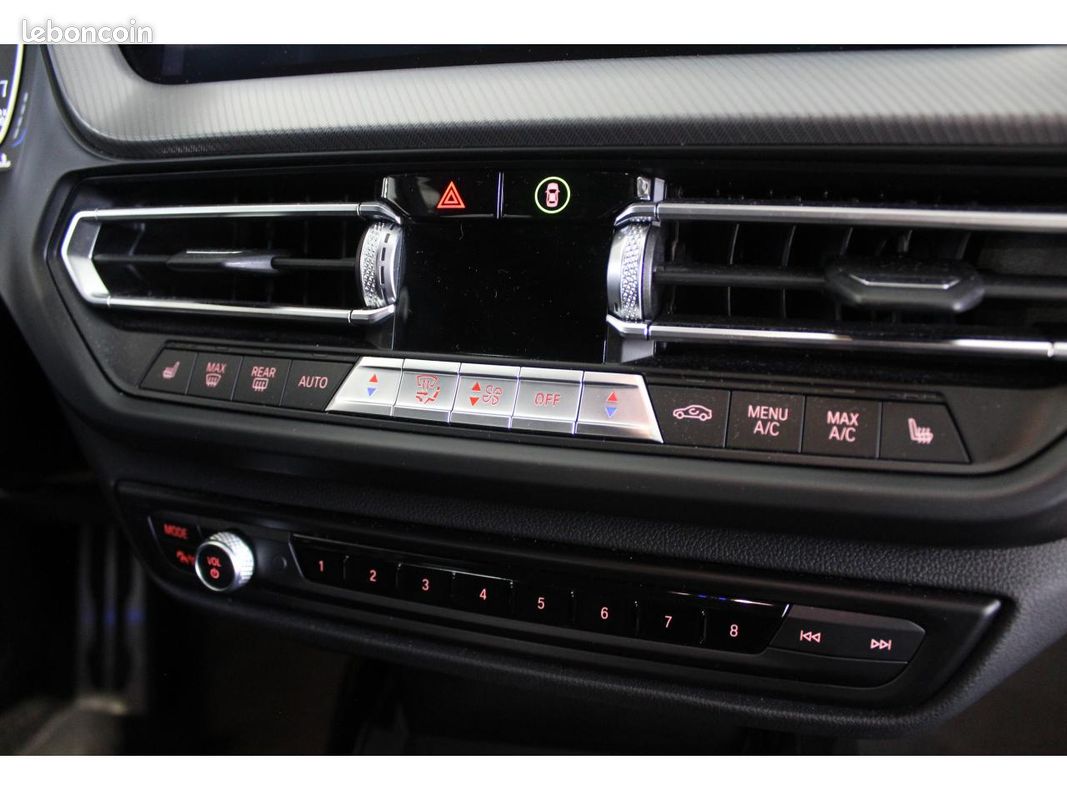 BMW SERIE 1 135i xDrive - BVA Sport BERLINE F40 M Performance (image 14)