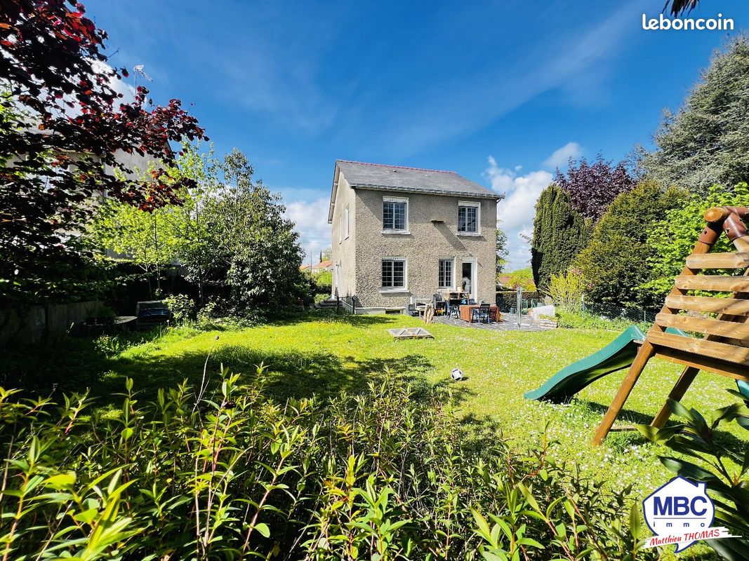 Maison 6 pièces 1223 m² · à Montrevault-sur-Èvre · 1 223 m² · 242 490 €