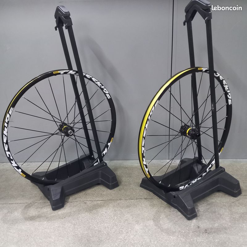 Roue VTT MAVIC cross ride 26' (avant) (Gebraucht) in Prez-vers-Noréaz für CHF 69.9 - mit