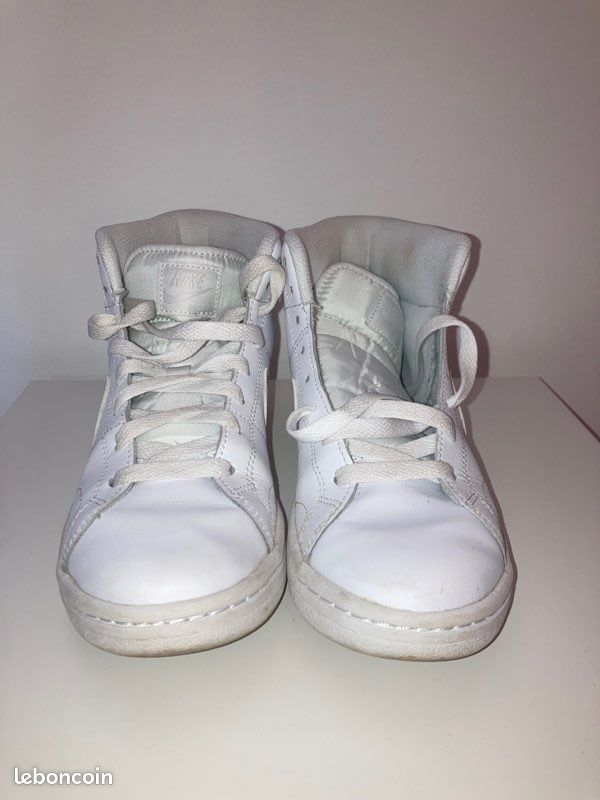 Paire de baskets Nike blanche (image 5)