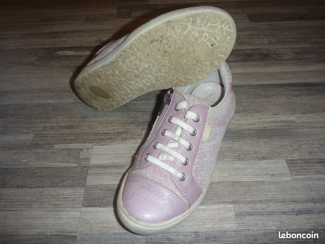 Chaussures type sneakers en cuir Noël Pointure 31 (image 2)