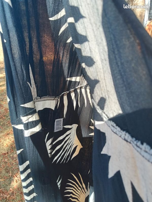 Robe blanche et noire (image 1)