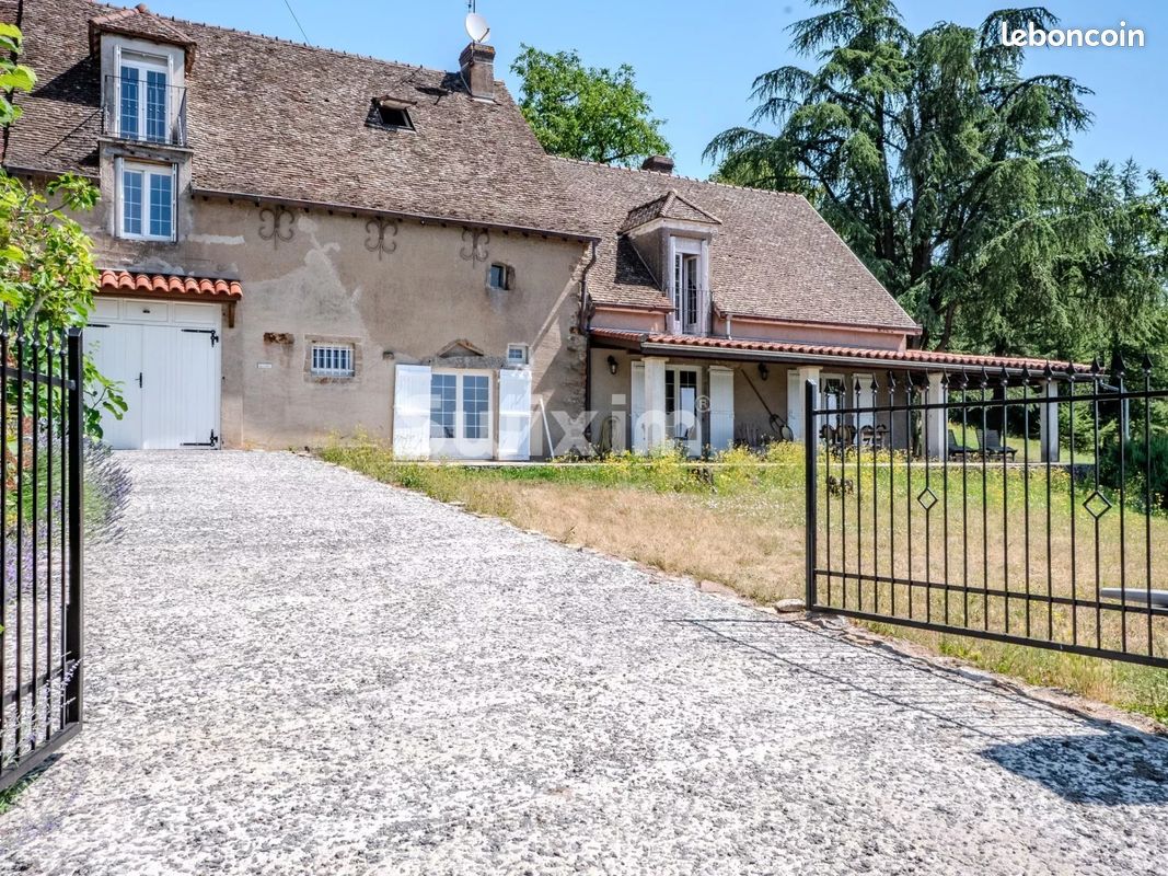 Maison 7 pièces 261 m² · à Givry · 261 m² · 695 000 €