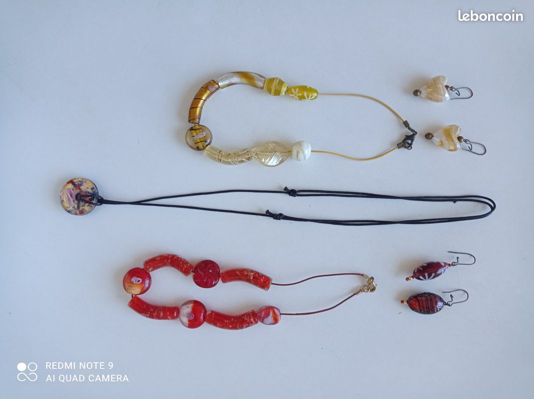 Colliers et boucles d'oreilles (image 1)