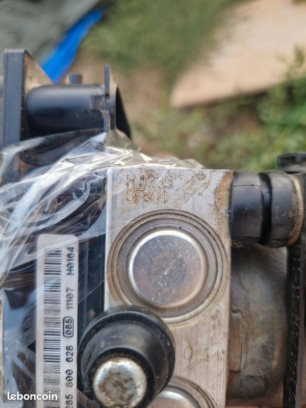 Vend centrale abs f800gs 2012 (image 3)