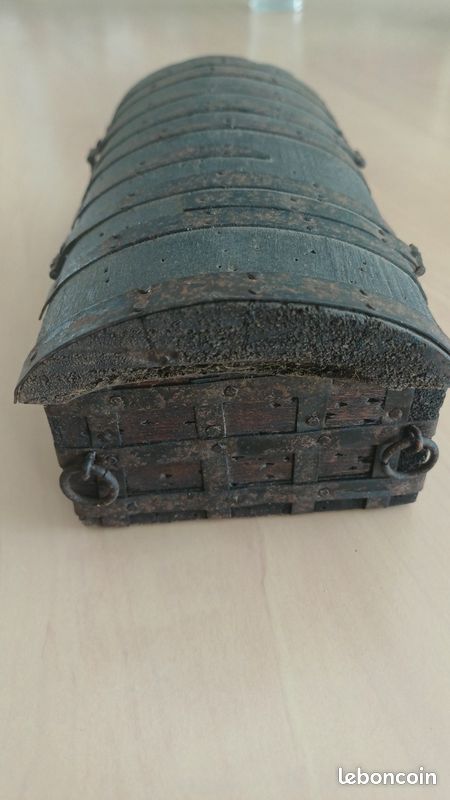 Coffret miniature ancien en bois et fer forgé / Coffre fort de maîtrise Art Populaire (image 3)