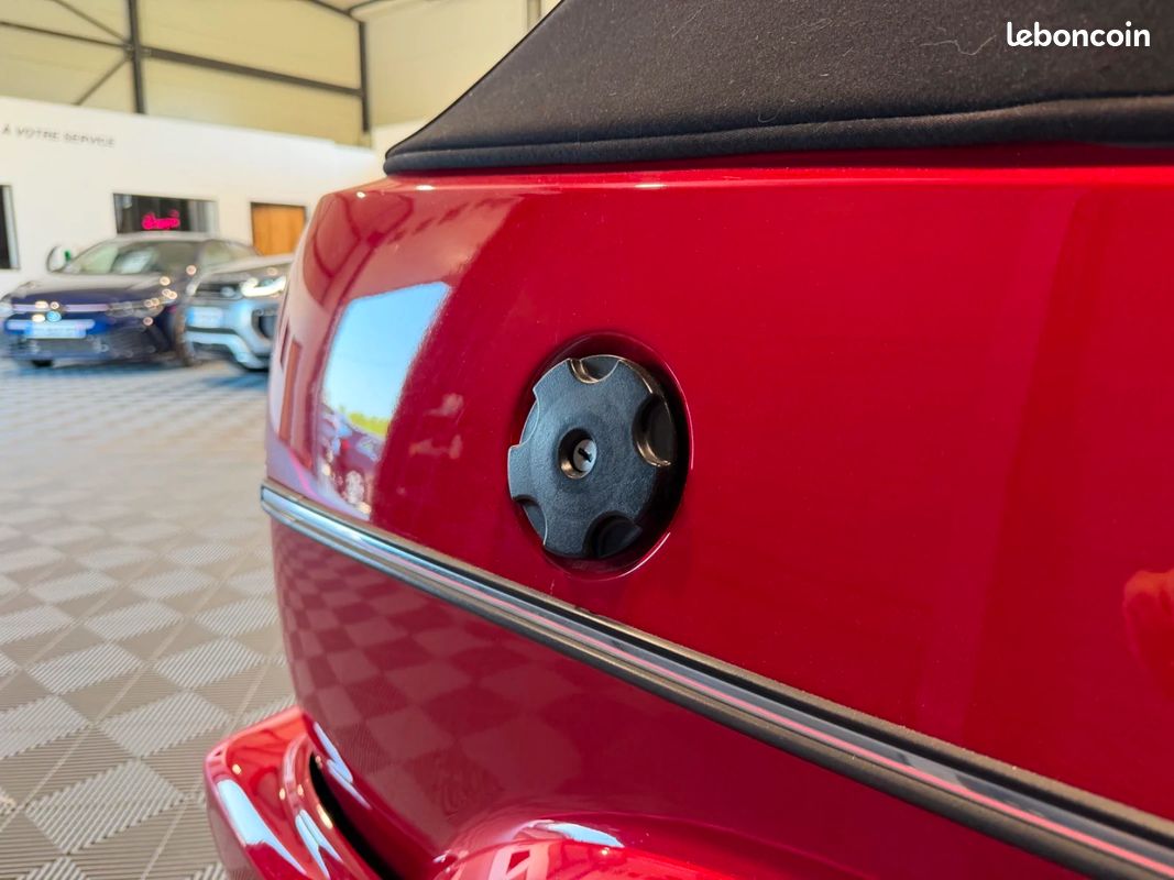 VOLKSWAGEN GOLF CABRIOLET 1.8 90ch - MOTEUR REFAIT 5000KMS - CAPOTE NEUVE - PEINTURE NEUVE - DOSSIER PHOTO RESTAURATION... (image 26)