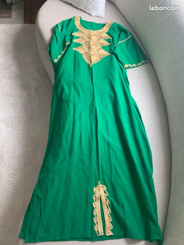 Caftan marocain vert avec applications dorées (image 1)