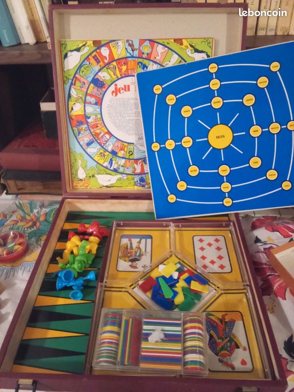 Mallette De Jeux Ancienne – Vintage Mystérieuse