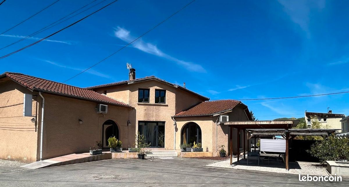 Maison 16 pièces 260 m² · à Lavelanet · 260 m² · 385 000 €