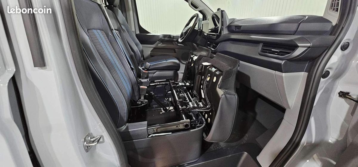 Ford Transit Custom FOURGON 320 L1H1 2.0 ECOBLUE 170 CH BVA8 SPORT (image 24)