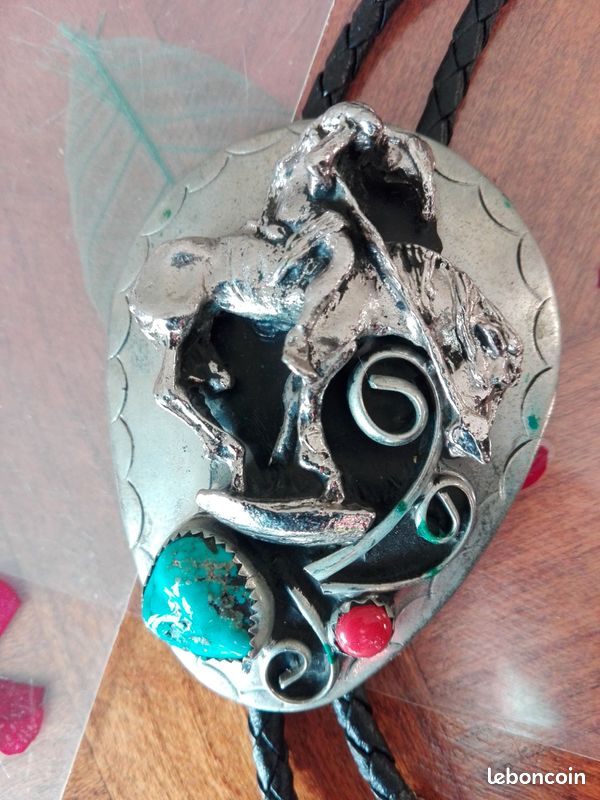 Cravate Bolo Tie (Texanne) Vintage Avec Pierre Turquoise - Style Cowboy, Doré, Occasion Rare