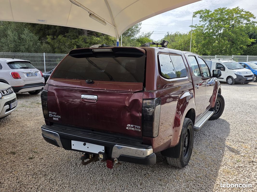 ISUZU D-MAX 2.5 4X4 CAB SOLAR Véhicule Première main (image 2)
