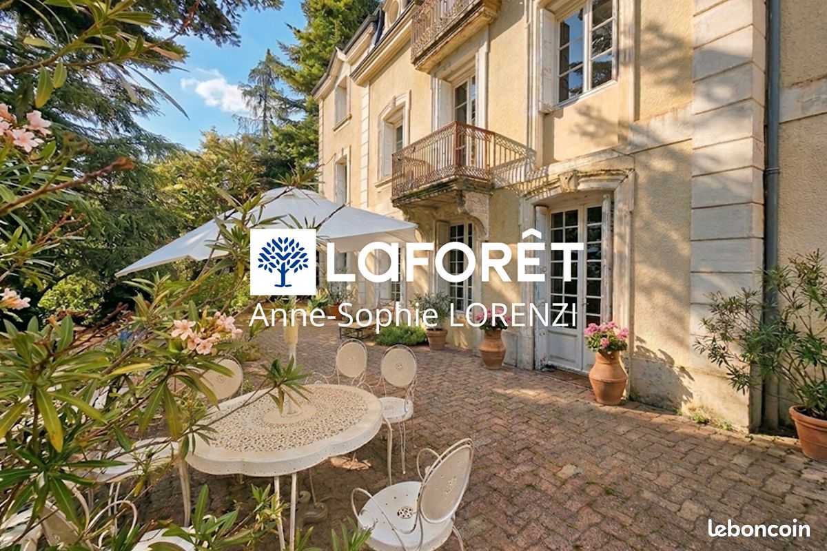 Maison 8 pièces 234 m² · à Saint-Just-Saint-Rambert · 234 m² · 790 000 €