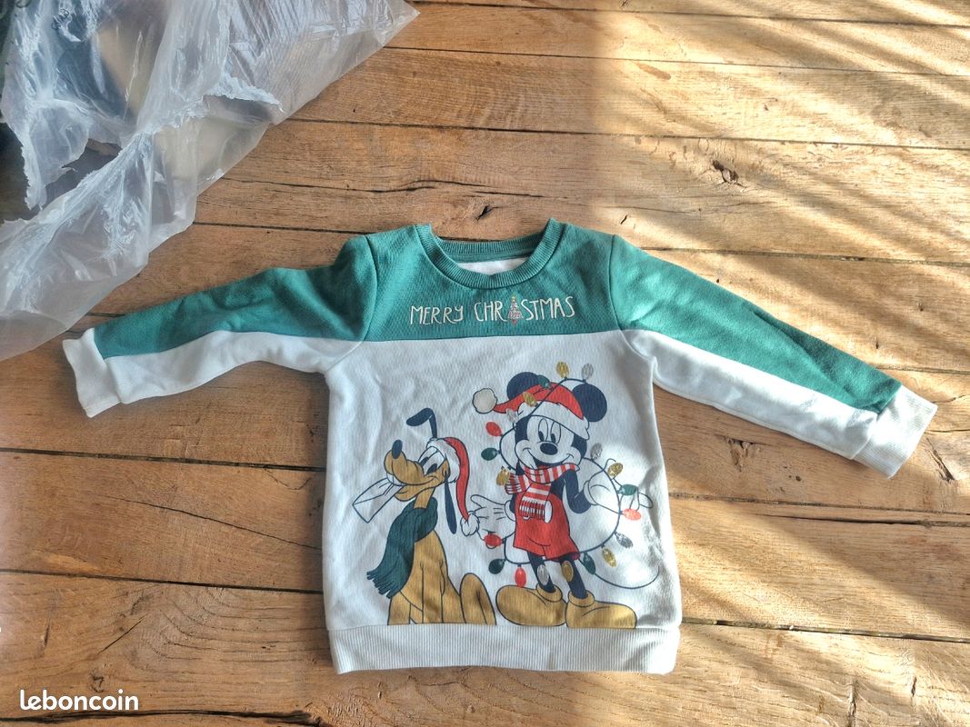 Sweet shirt Noël Disney by Primark (image 1)