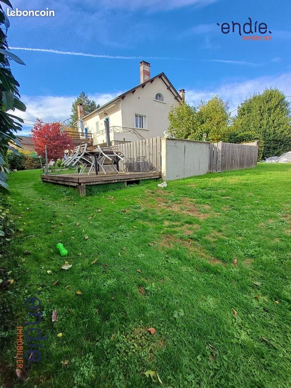 Maison 10 pièces 168 m² · à Mialet · 168 m² · 250 000 €
