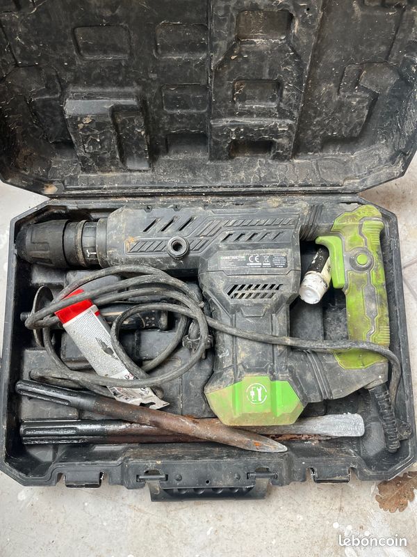 Marteau Piqueur 1300W Constructor 18J 3900 Coups/min - Coffret Avec 2 Burins Pour Démolition
