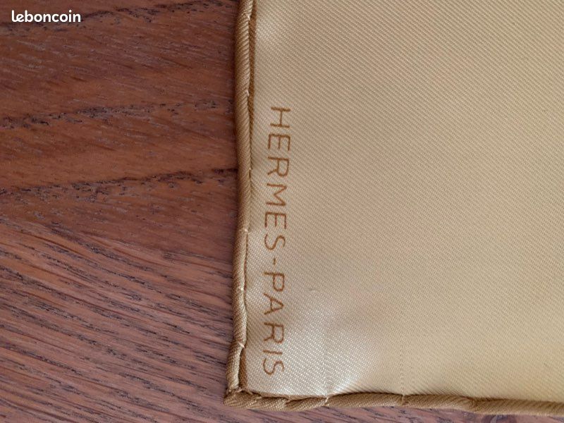 Pochette Hermes en twill de soie (image 1)