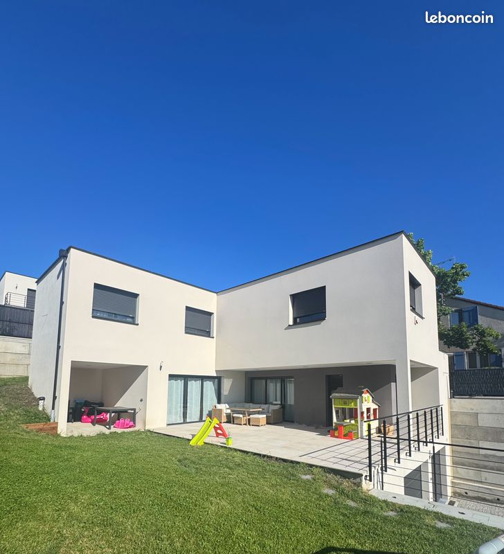 Maison 7 pièces 200 m² · à Pérignat-lès-Sarliève · 200 m² · 635 000 €
