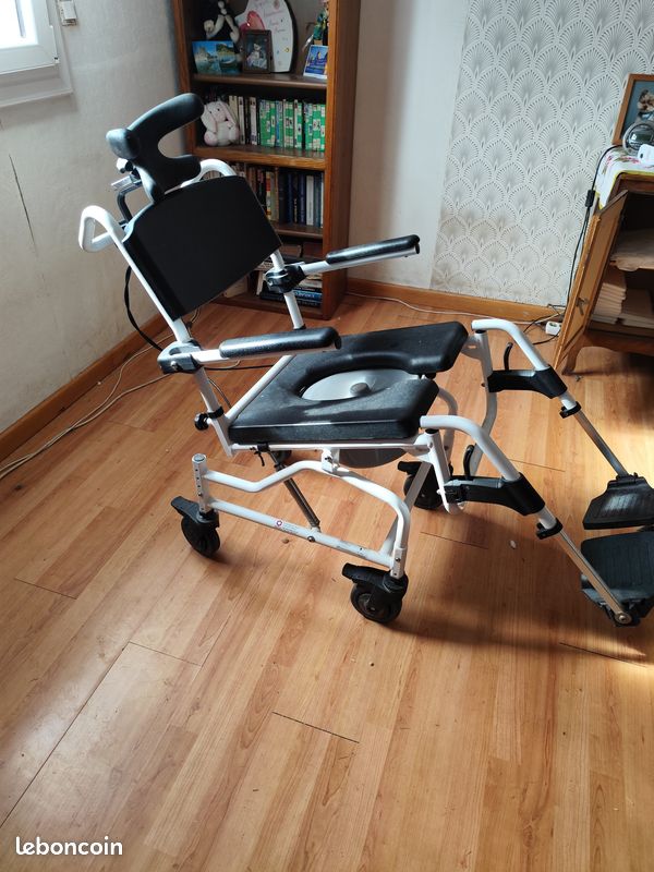Fauteuil de douche et WC inclinable Mobilex Kakadu TILT – Très bon état Je vends un fauteuil roulant de douche et WC inclinable Mobilex Kakadu TILT (image 3)