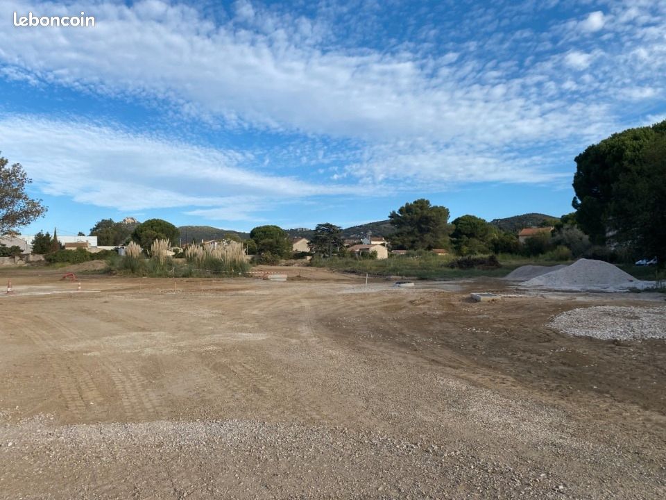 Terrain 280 m² · à Hyères · 225 000 €