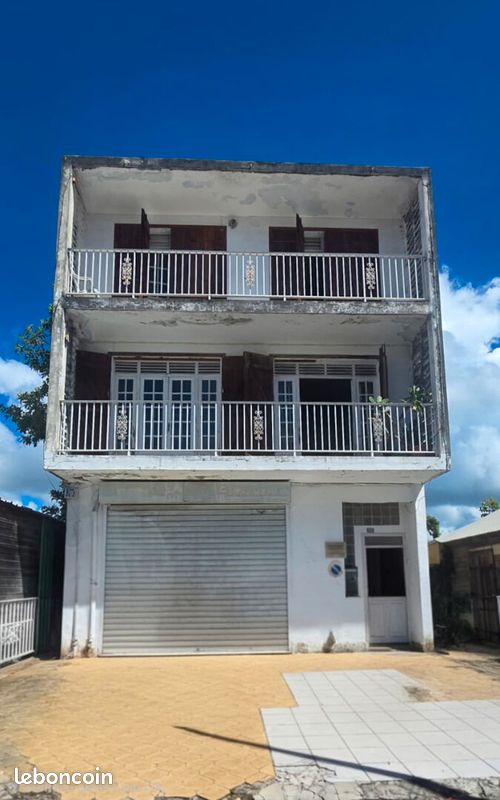 Immeuble 210 m² · au Gosier · 210 m² · 370 000 €