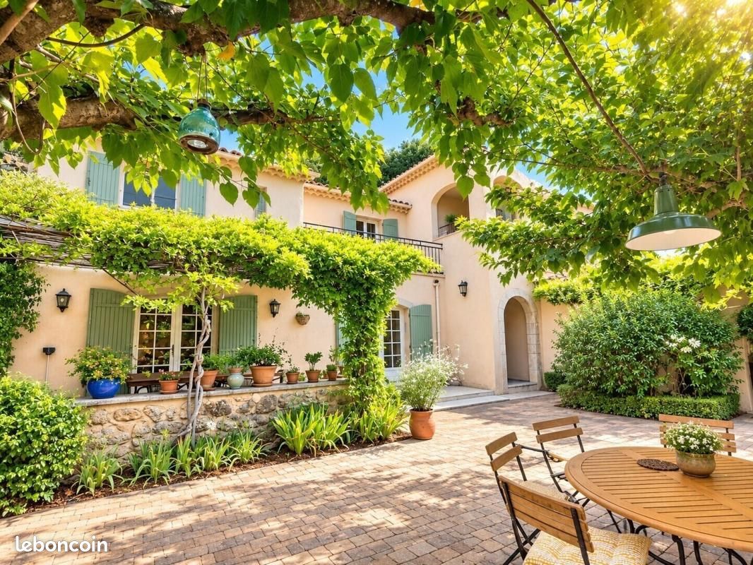 Maison 6 pièces 160 m² · à Cadenet · 160 m² · 840 000 €