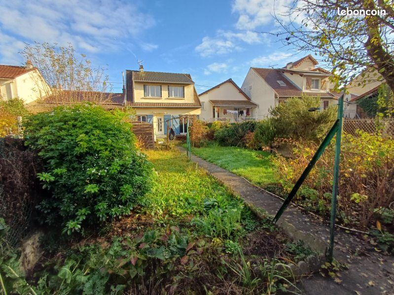 Maison 6 pièces 94 m² · à Stains · 94 m² · 273 000 €