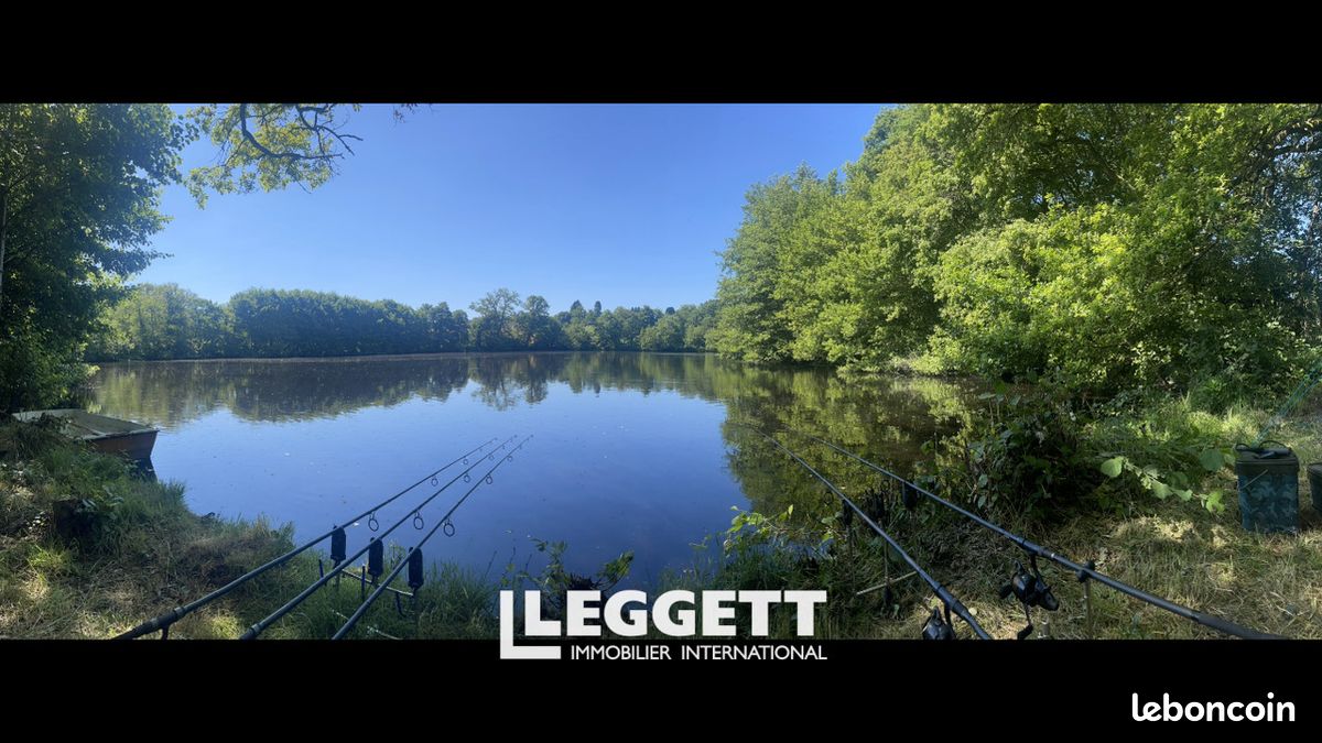 Terrain 36773 m² · au Grand-Bourg · 141 700 €
