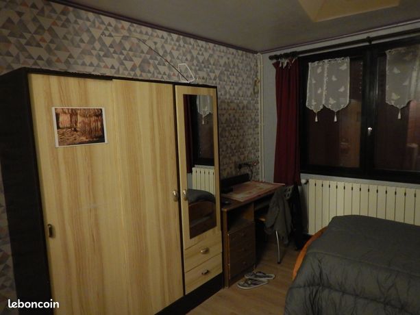 Chambre meublée