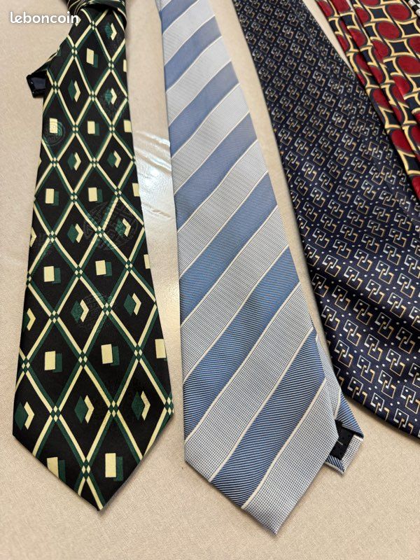 Lot De 9 Cravates En Soie Vintage - Marques Variées (Carnaval De Venise, Etc.) - Multicolore - Occasion Bon état