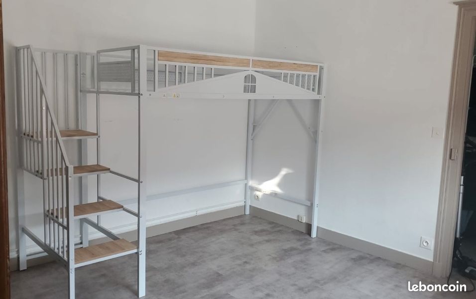 Lit mezzanine (image 1)