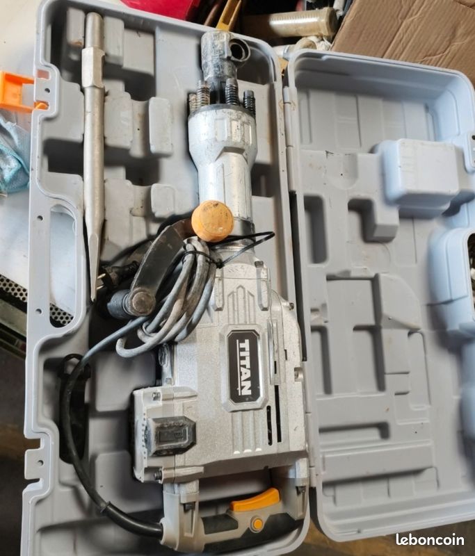 Marteau piqueur Titan TTB811DRH (image 1)