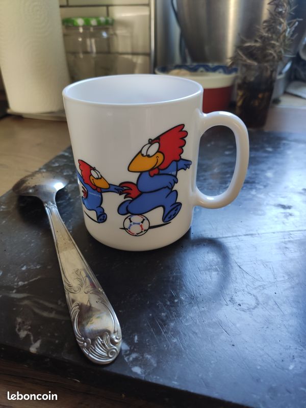Tasse et Mugs GENERIQUE Mug Céramique Mascotte Tour Eiffel 30cl Rouge